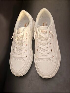 Skechers Women's White Street Arch Fit Arcade Sneakers